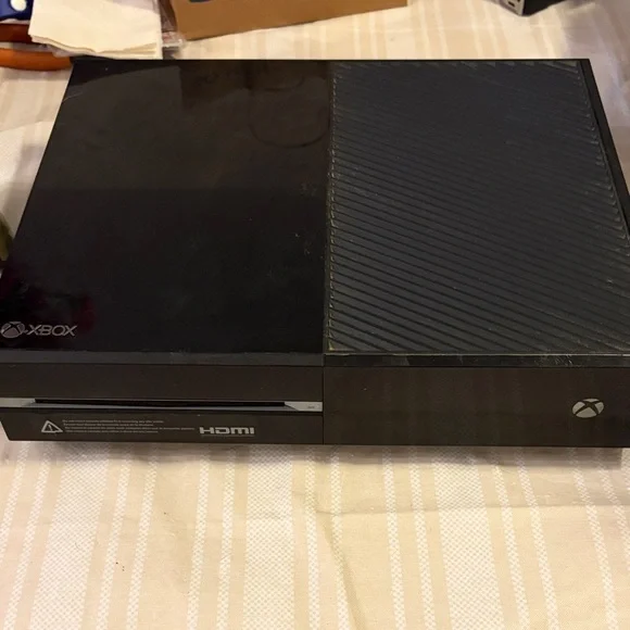 Xbox One Gaming Console, cord and 2 controllers - Picture 1 of 6